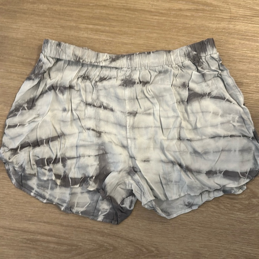 Great tie dye elastic band flowy shorts